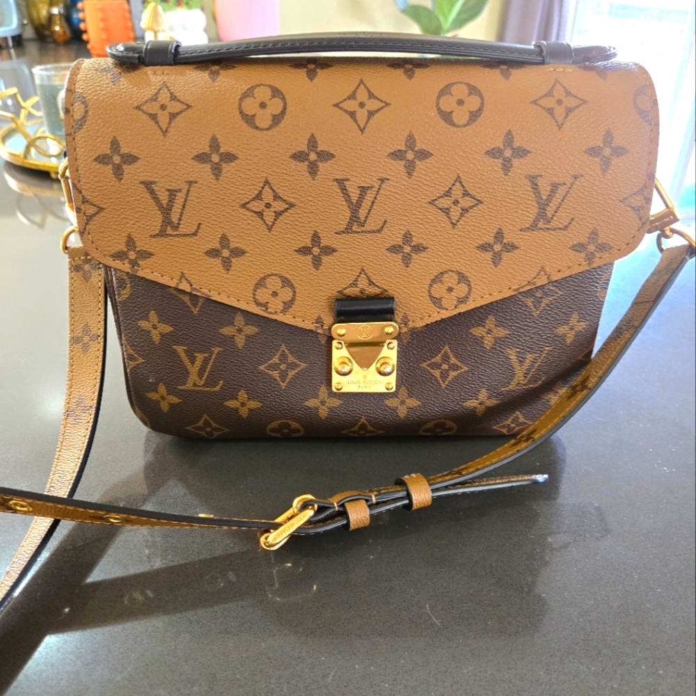 Louis Vuitton Pochette Metis Reverse Monogram Canvas